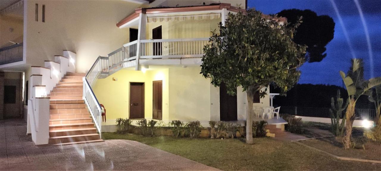 Appartamenti In Villa Polimnia Fontane Bianche Buitenkant foto
